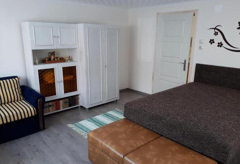 Апартаменты 2 Спальни, Csóka Apartman Pápa