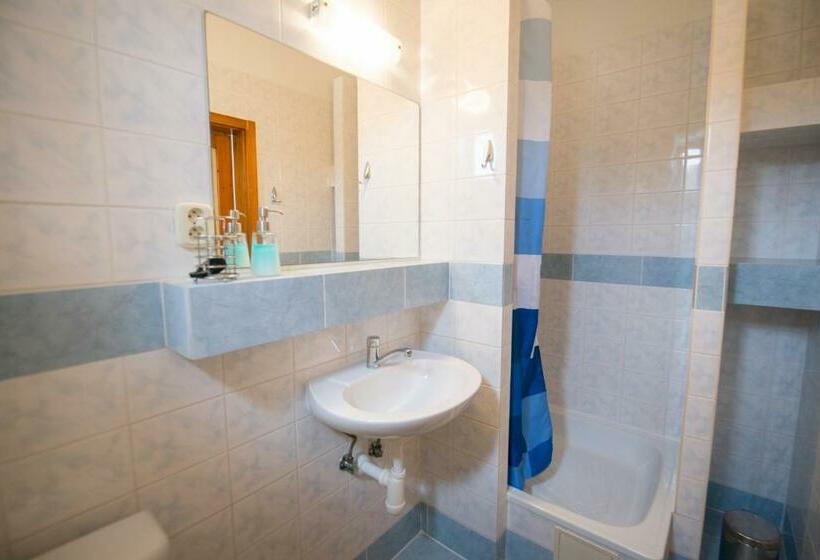 اتاق خانوادگی, Privat Vypka