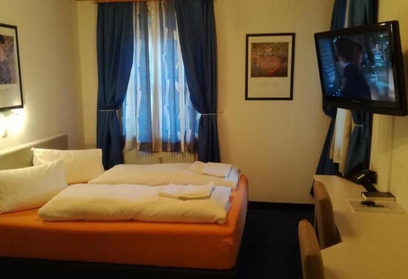 Номер Стандарт, Liezenerhof