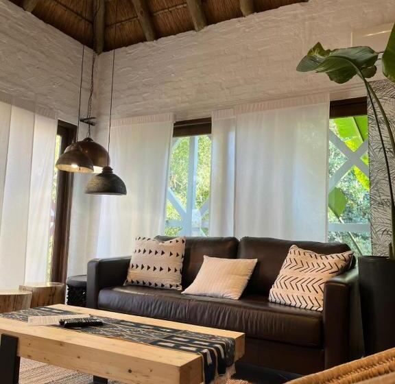 Люкс Deluxe Кровать Кинг, Hakunamatata Lodge & Health Spa/ Wedding & Conference Venue