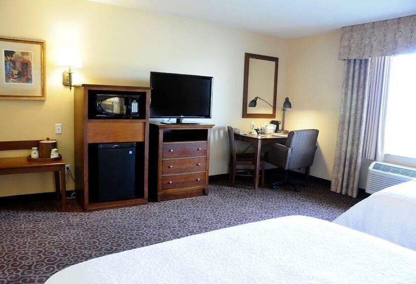 Номер Стандарт, Hampton Inn & Suites Red Bluff