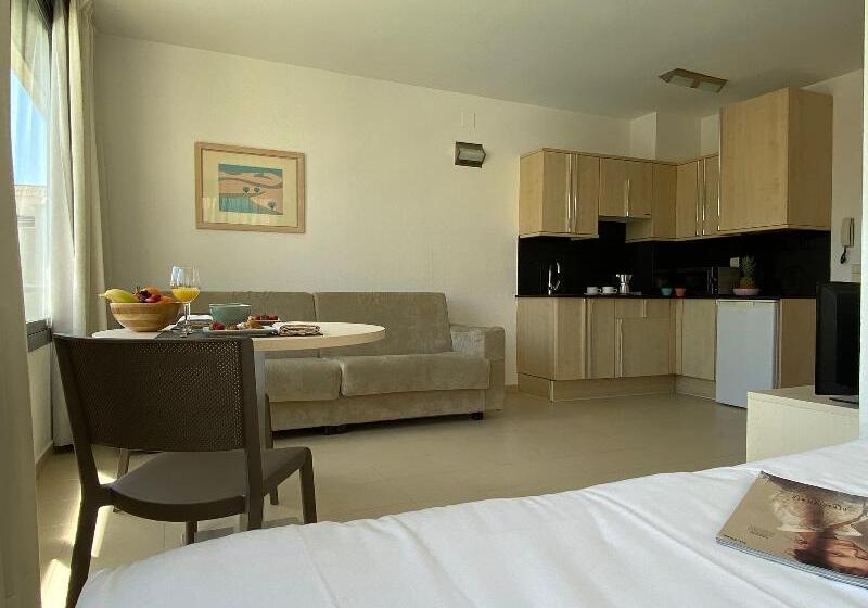 Suite, Larkspur Landing South Bend