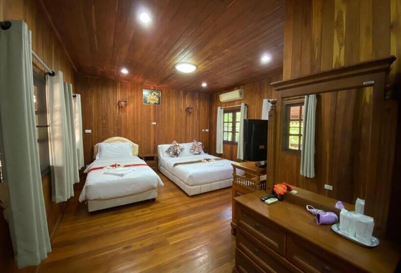 ویلای 3 خوابه, Yuwadee Resort