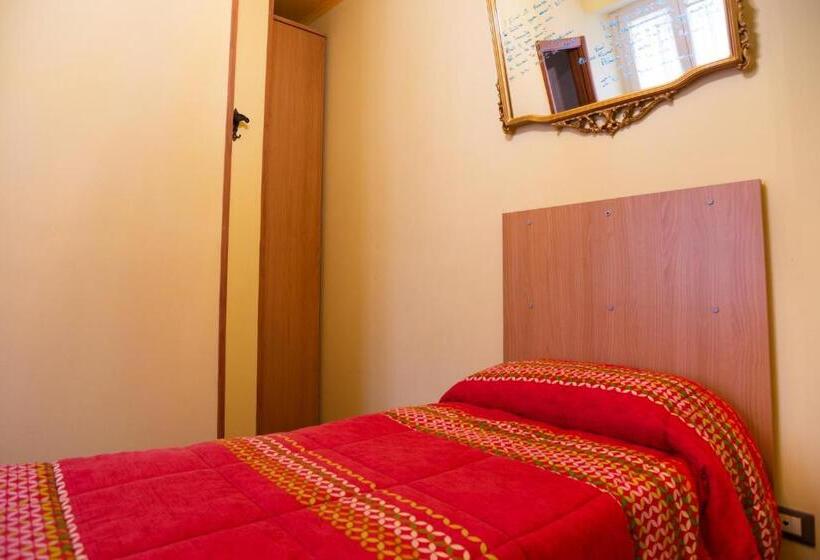 اتاق استاندارد یک نفره, Camaga