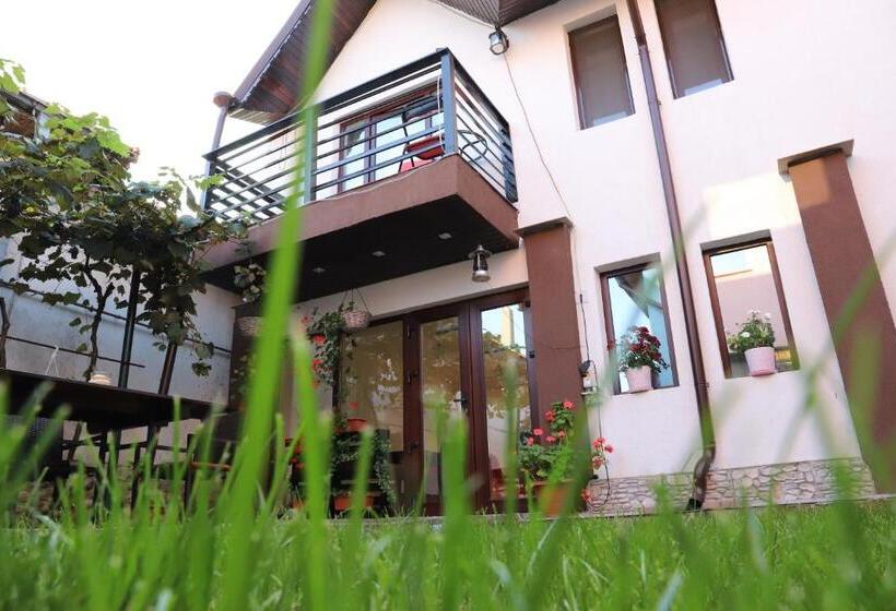 Дом 1 Спальня, Upstairs Residence