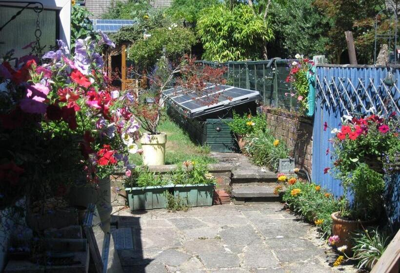 Номер Стандарт, Perfect For Petersfield B&b