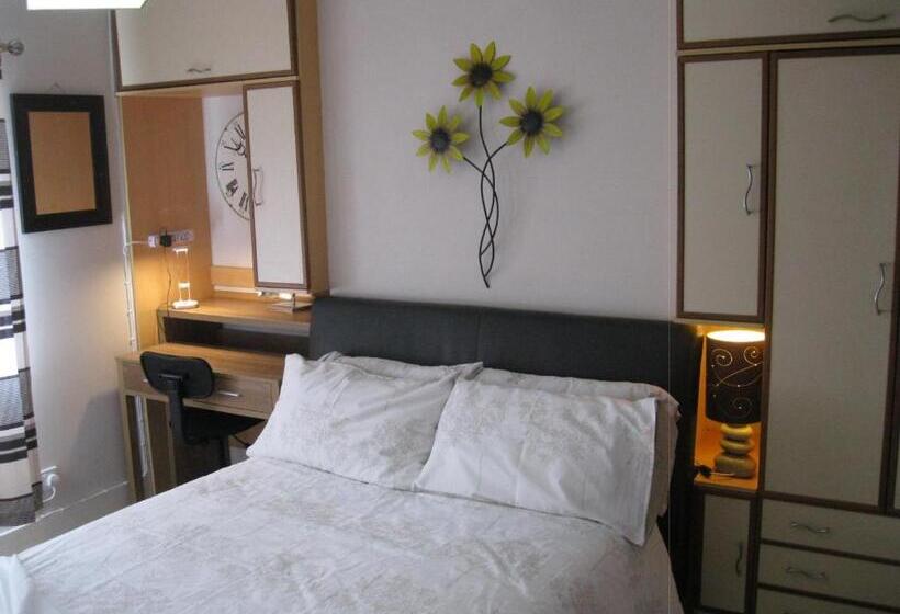 Номер Стандарт, Perfect For Petersfield B&b