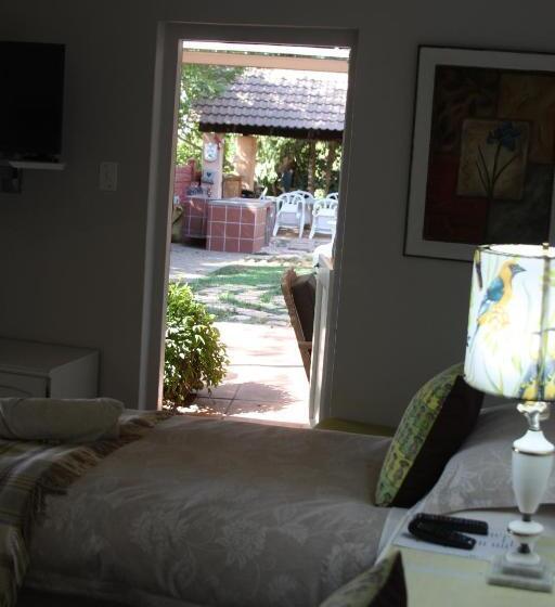 Quarto Estandar, The Nest