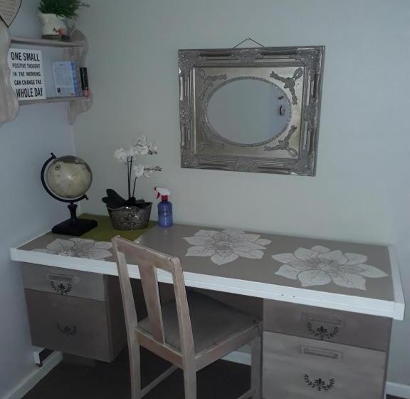 Quarto Estandar, The Nest