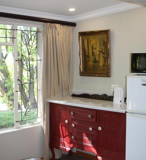 Quarto Estandar, The Nest