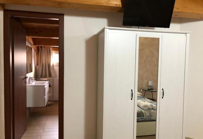 标准工作室带阳台, B&b Le Mansarde
