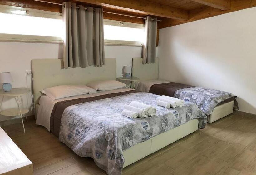 带花园景观的标准工作室, B&b Le Mansarde