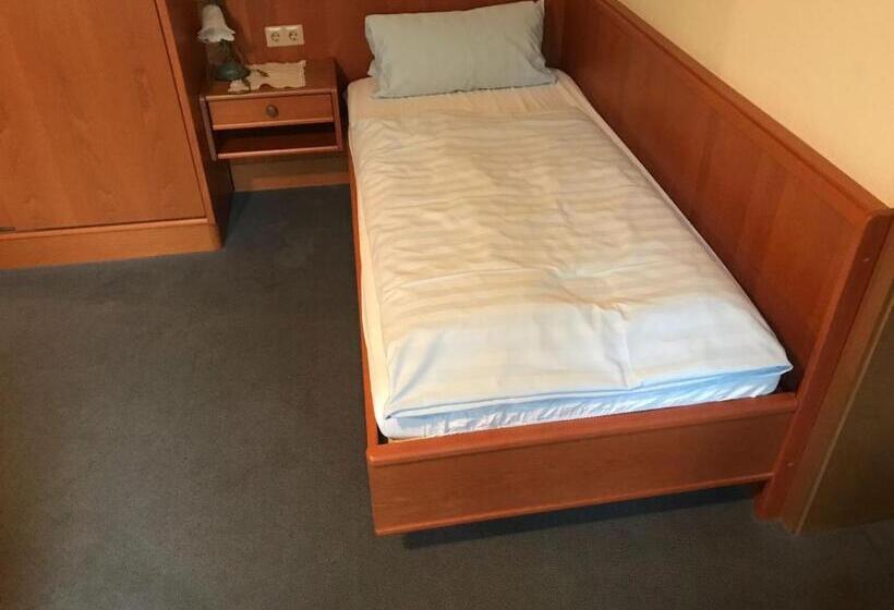 Номер Стандарт Трехместный, Mylos