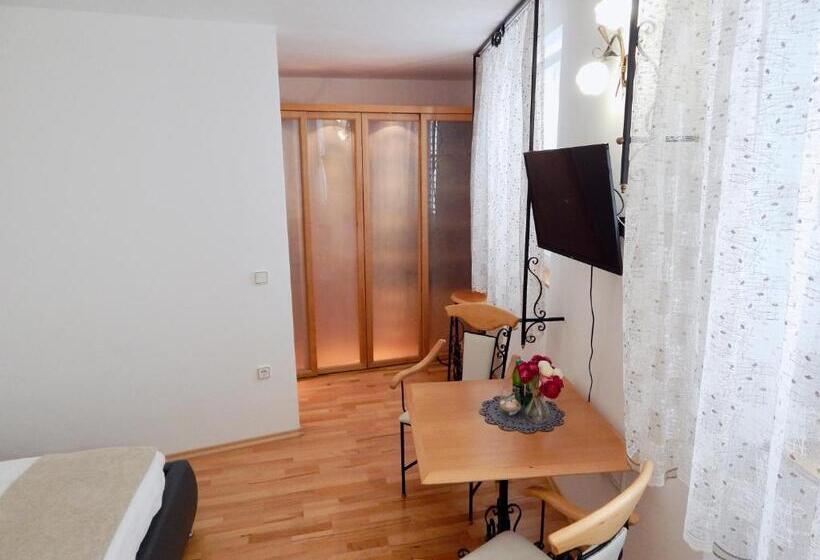 اتاق استاندارد سه نفره, Apartments Igor