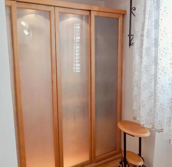 اتاق استاندارد سه نفره, Apartments Igor