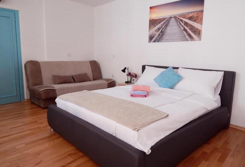 اتاق استاندارد سه نفره, Apartments Igor