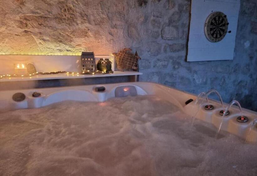 Дом 2 Спальни, Mazet Provençal