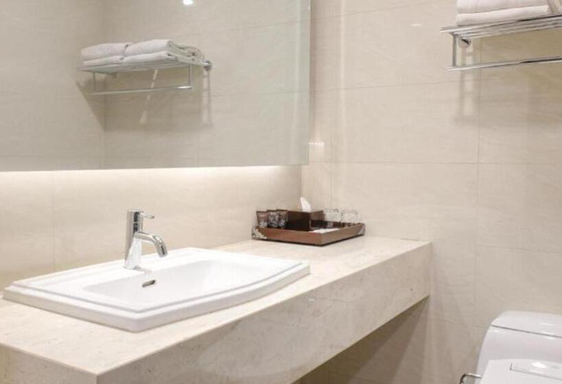 Полулюкс, Atria Hotel Gading Serpong