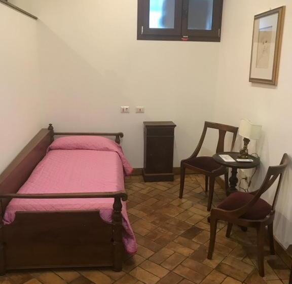 سوییت خانوادگی, Le Prigioni Del Palazzo B&b