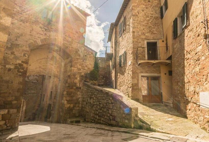 行政三人间, Porta Delle Farine