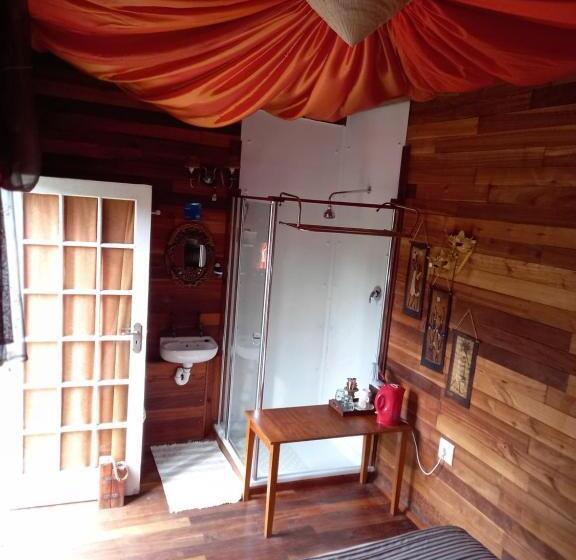 Quarto Economy, Holt Hill