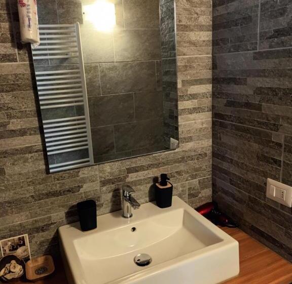 اتاق استاندارد سه تخته با چشم‌انداز, Foresteria B&b Vecchiascuola Pianazzola