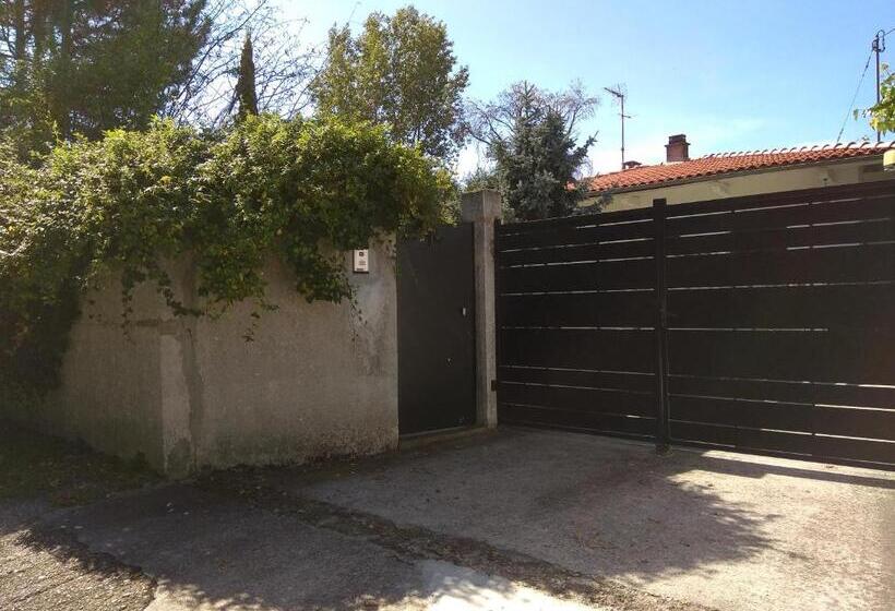 Номер Стандарт Вид на Сад, Maison Marysa