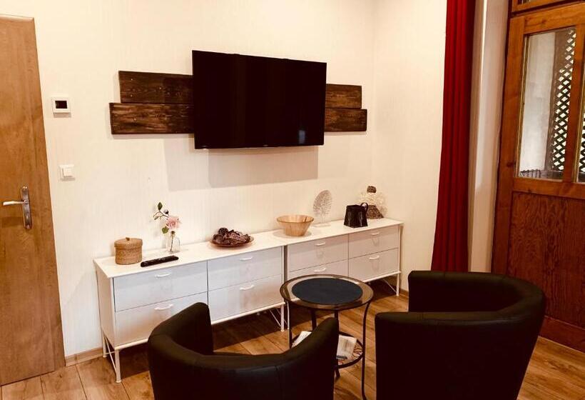 Номер Deluxe с Балконом, Penzión Astoria