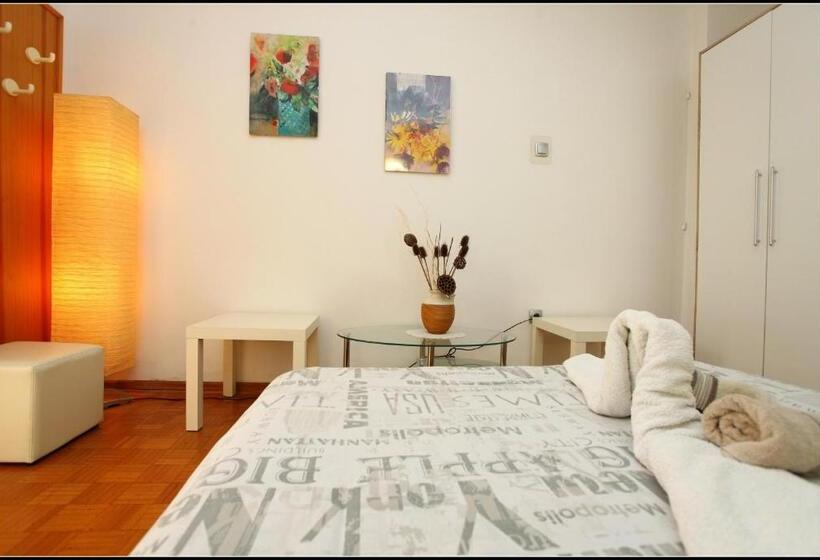 اتاق استاندارد با چشم‌انداز باغ, Champagne Apartments Portorož Vp