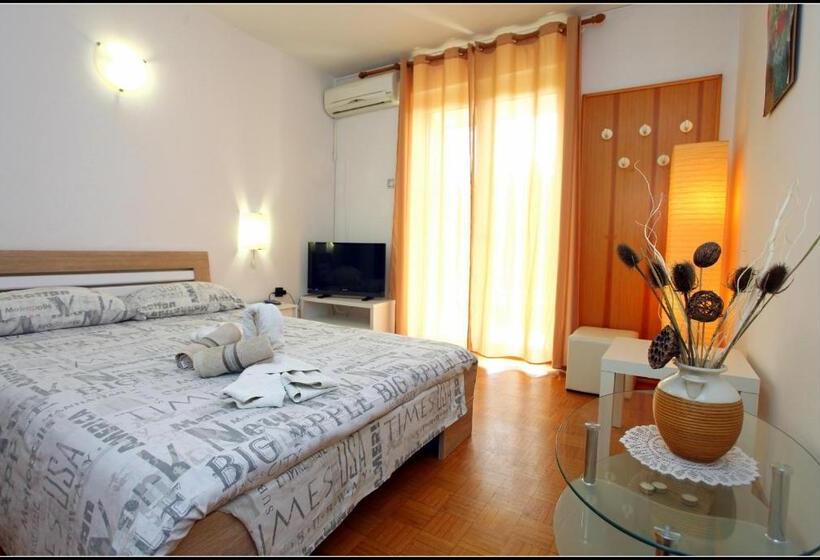 اتاق استاندارد با چشم‌انداز باغ, Champagne Apartments Portorož Vp