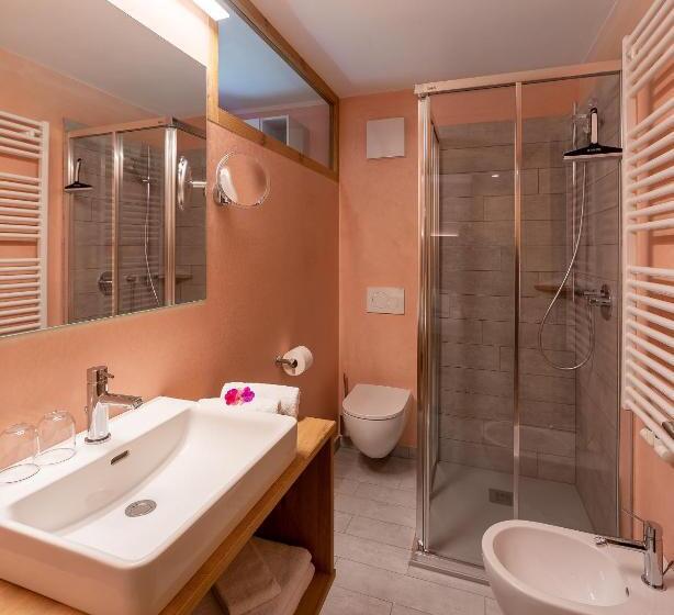 استودیوی لوکس, Residence Soratru