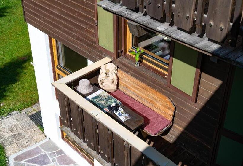 استودیوی لوکس, Residence Soratru