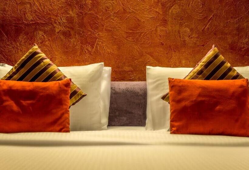 经典工作室, First Central Hotel Suites