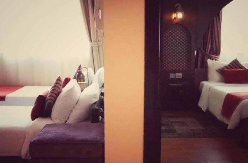 家庭间, First Central Hotel Suites