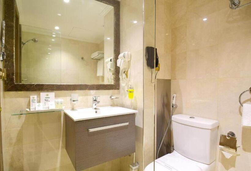 Номер Стандарт Трехместный, Golden Tulip Al Zahabi
