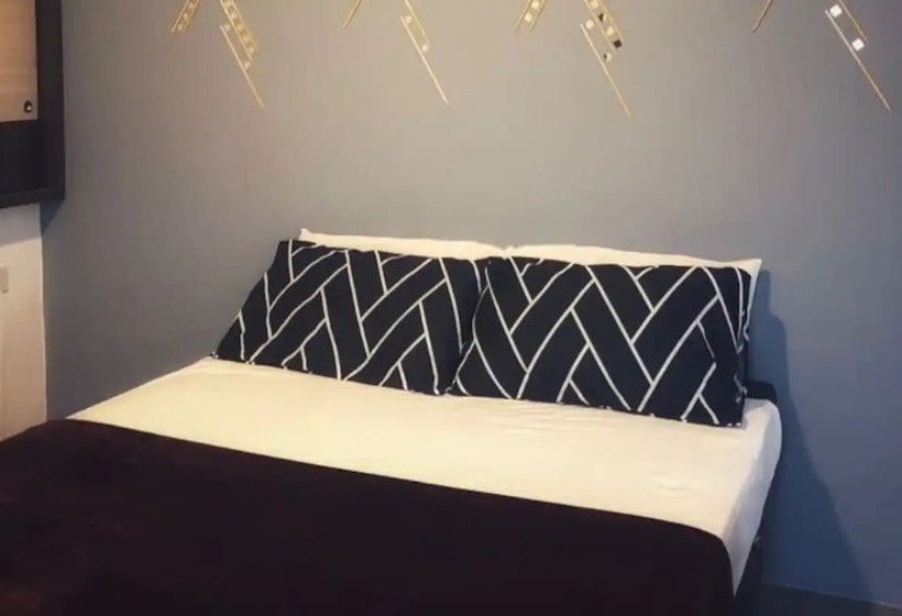 Standard Room, Tai Hoe