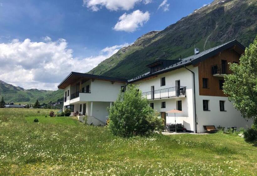 Номер Стандарт с Балконом, Nonas B&b
