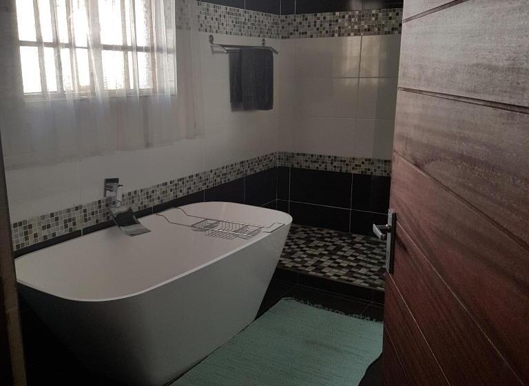 Deluxe Suite King Bed, Dinaledi House