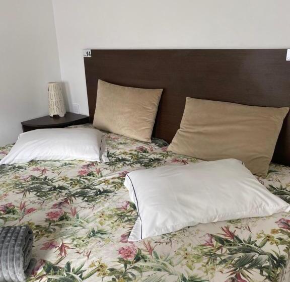 اتاق استاندارد, Hostel Eleven