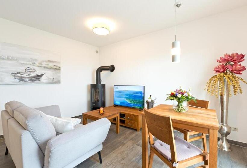 1 Bedroom Apartment Lake View, Kells Appartements