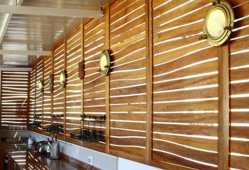 اتاق لوکس با چشم‌انداز دریا, Bella Vista Sun Club