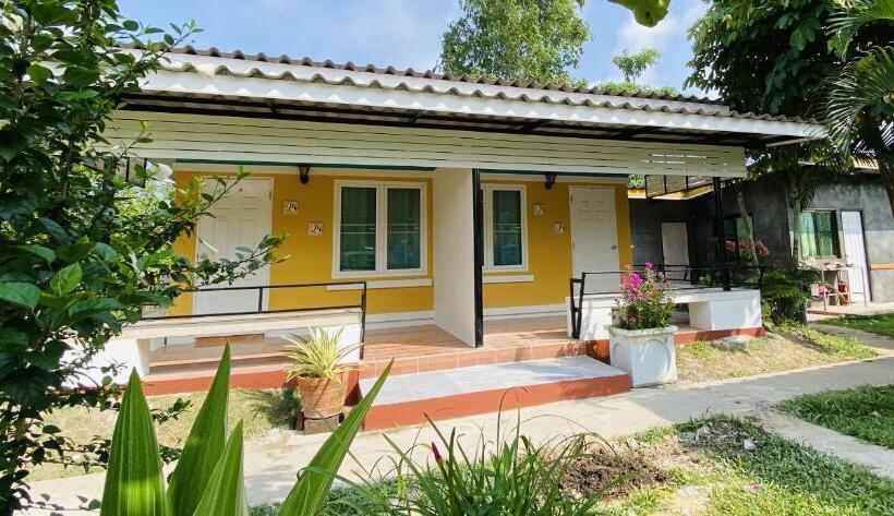 Номер Стандарт Вид на Сад, Panutsaya Homestay
