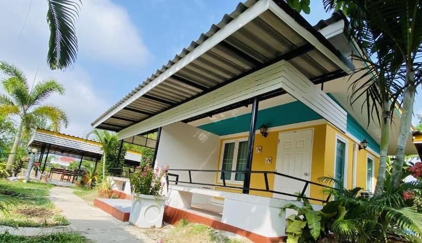 Номер Стандарт Вид на Сад, Panutsaya Homestay