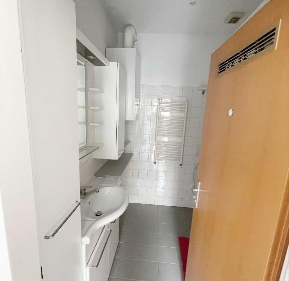 استودیوی استاندارد, Metro Apartments Vienna