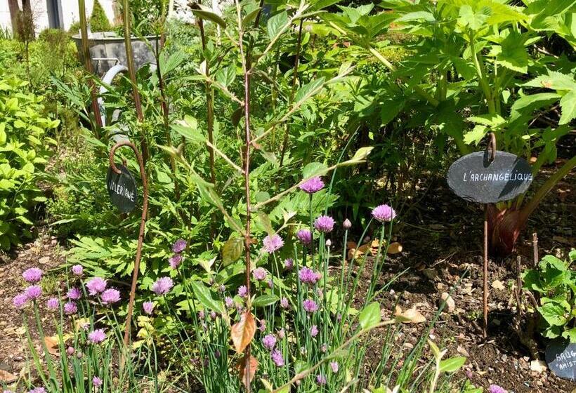 Номер Стандарт Вид на Сад, Le Grenier Du Jardin