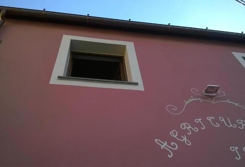 Номер Стандарт, Il Borgo Di Pegui