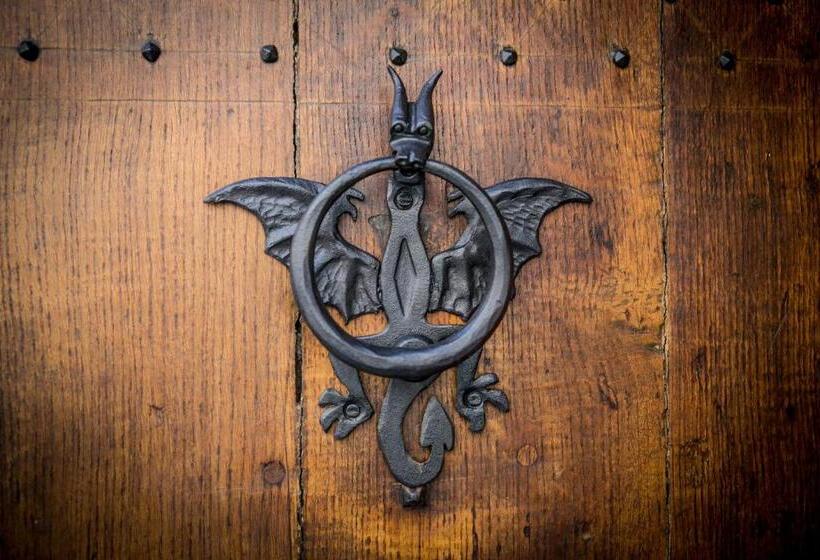 Дом 1 Спальня, Mons Dragon House