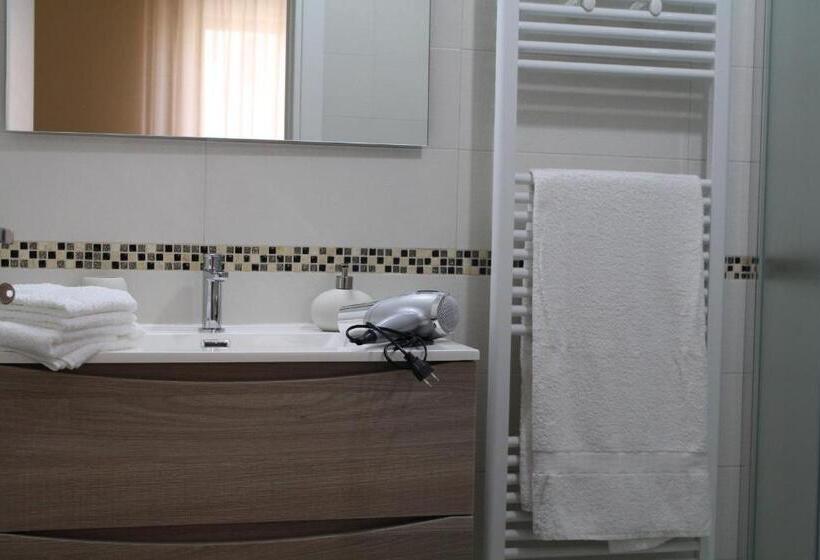 Номер Стандарт Трехместный, B&b Cafe  Fausu