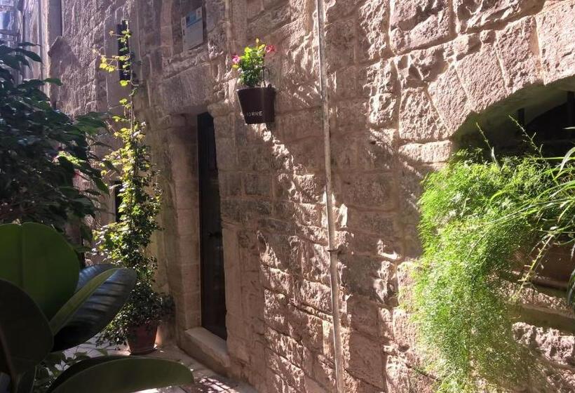 اتاق دوبلکس, La Piccola Torre