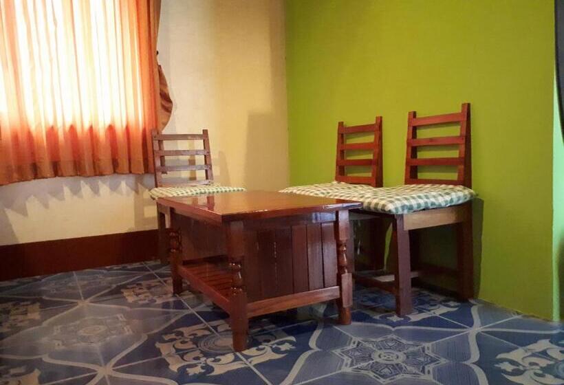 غرفة قياسية ثلاثية, Baan Klong House